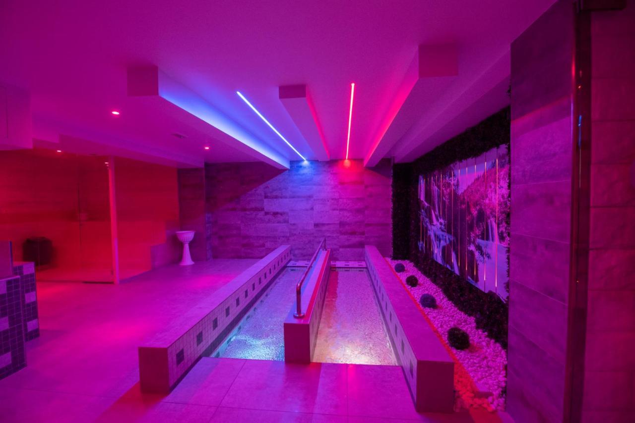 White Apartments & Spa Avola Exterior photo