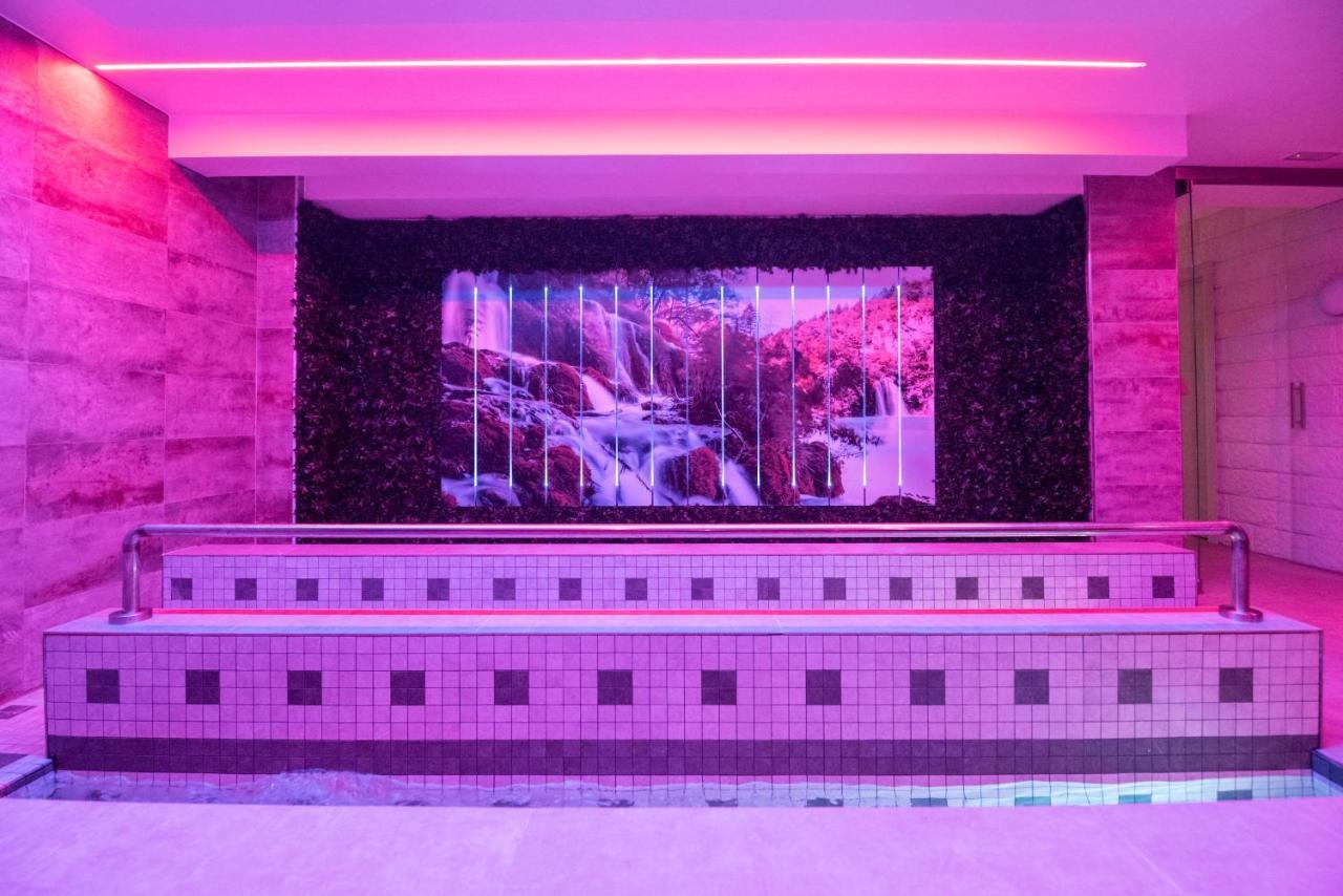 White Apartments & Spa Avola Exterior photo