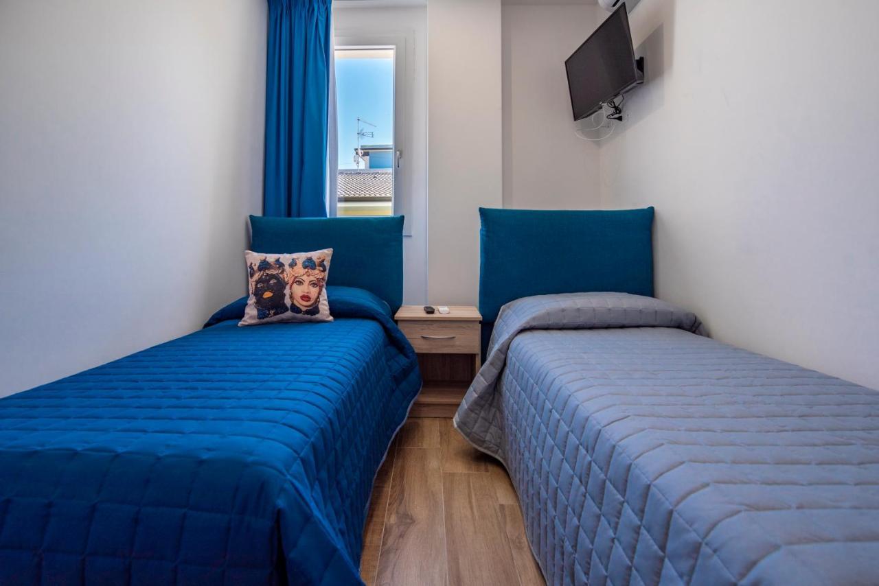 White Apartments & Spa Avola Exterior photo