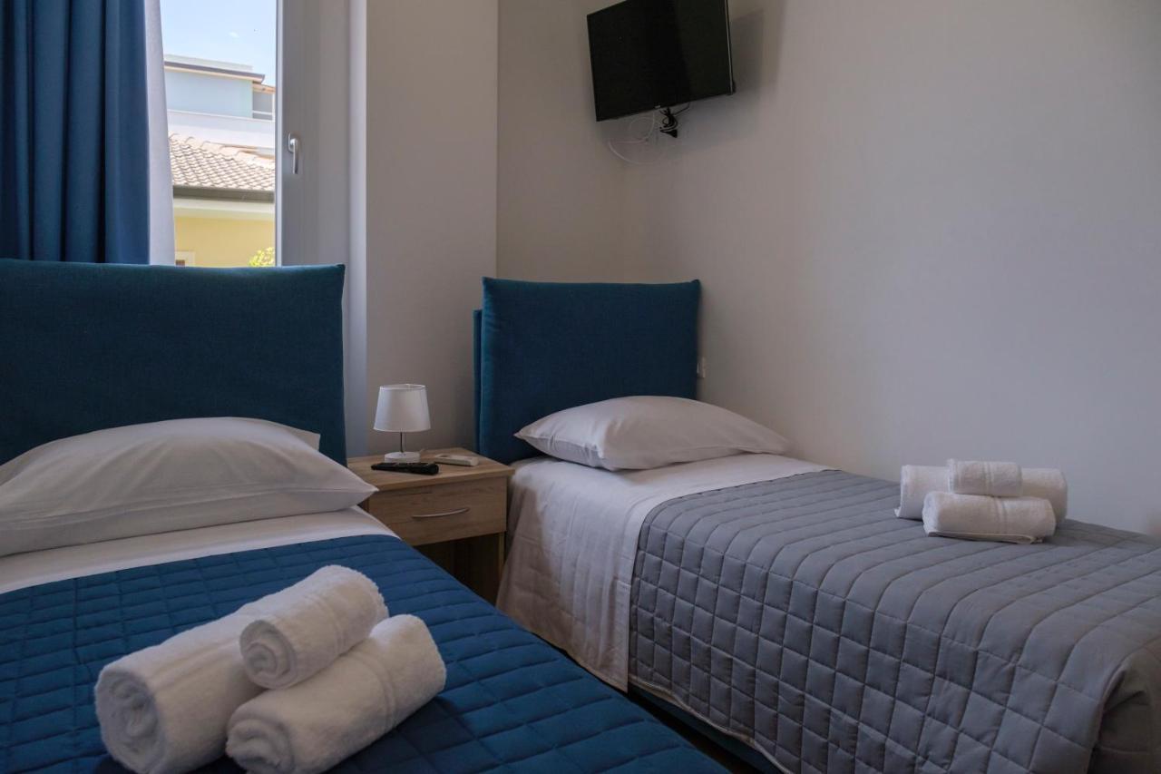 White Apartments & Spa Avola Exterior photo