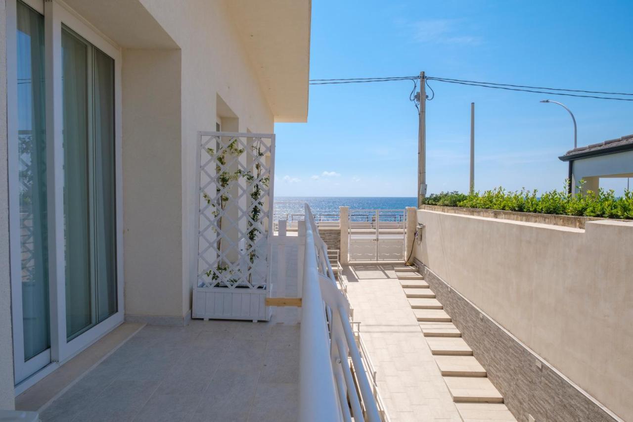 White Apartments & Spa Avola Exterior photo