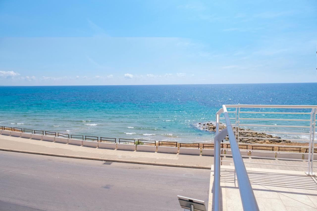 White Apartments & Spa Avola Exterior photo