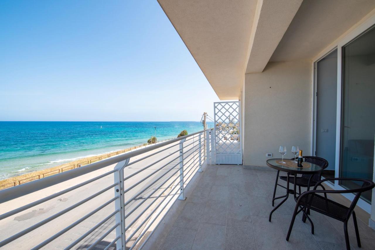 White Apartments & Spa Avola Exterior photo