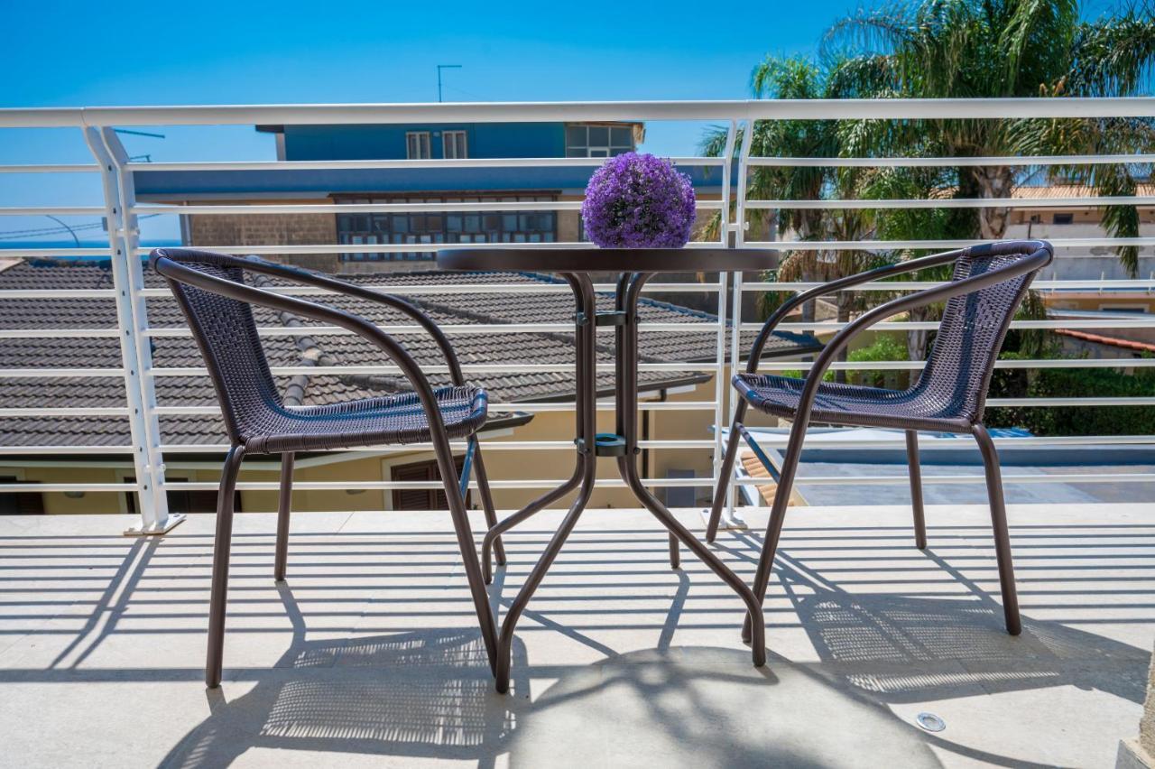 White Apartments & Spa Avola Exterior photo