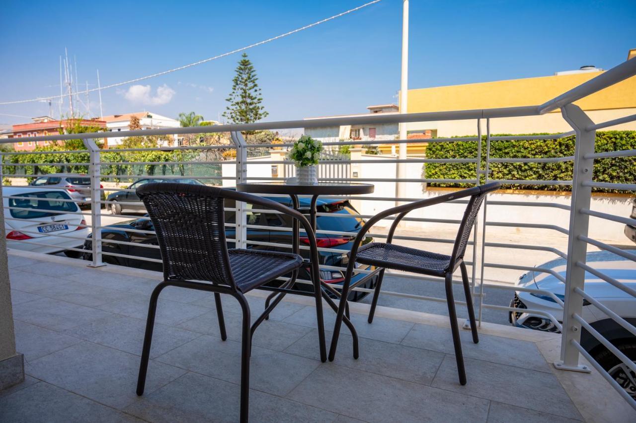 White Apartments & Spa Avola Exterior photo