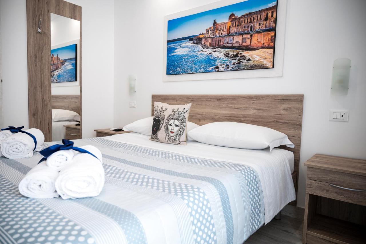 White Apartments & Spa Avola Exterior photo