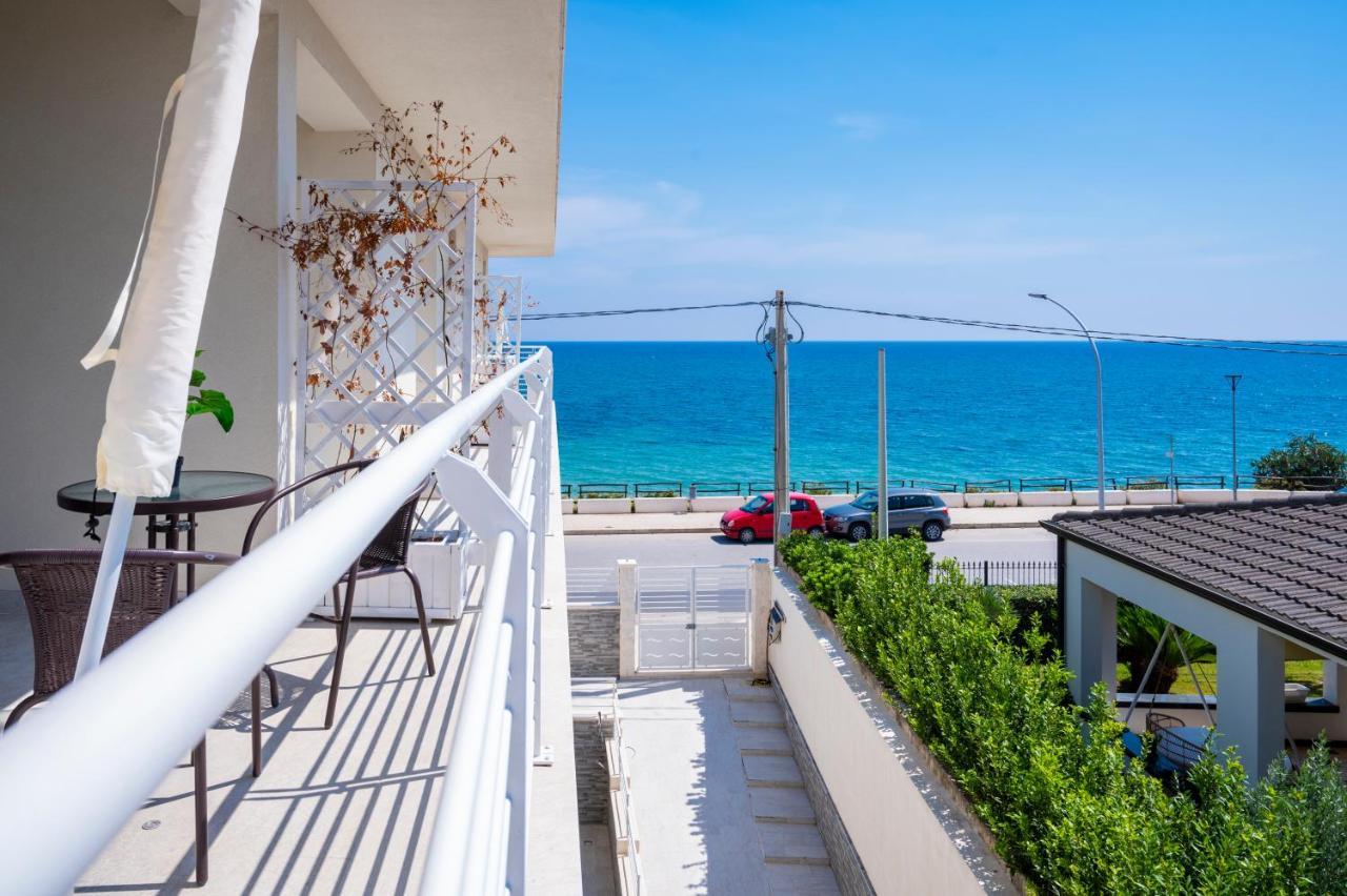 White Apartments & Spa Avola Exterior photo