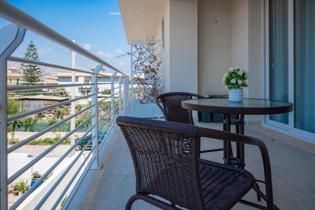 White Apartments & Spa Avola Exterior photo