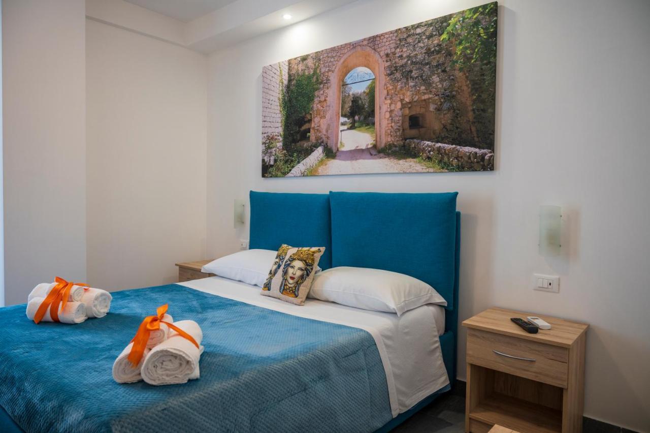 White Apartments & Spa Avola Exterior photo